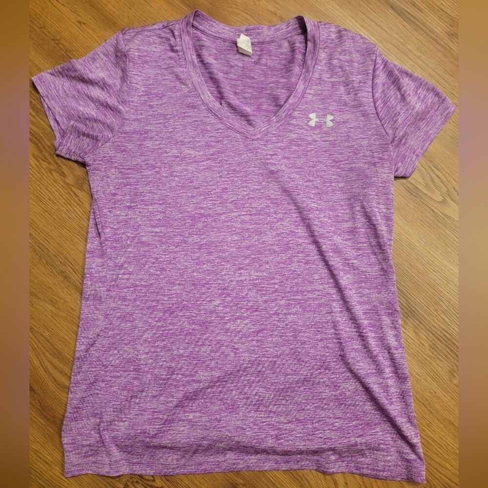 Womens purple Under Armour Vneck Short Sleeve Tee Size small